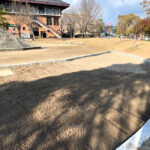 津山市中央公園内_砂場の清掃と砂入れ