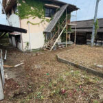 空き家周囲の草刈り作業