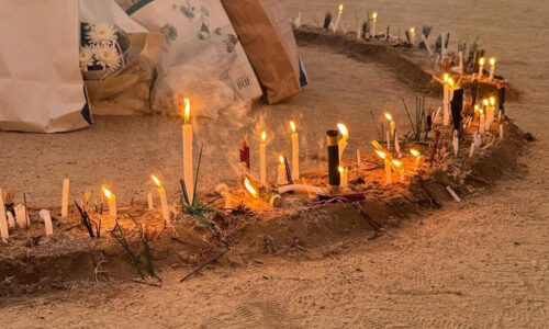 仏送りの盛砂設置