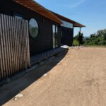 草刈り作業、真砂土敷き