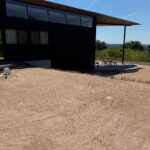 草刈り作業、真砂土敷き